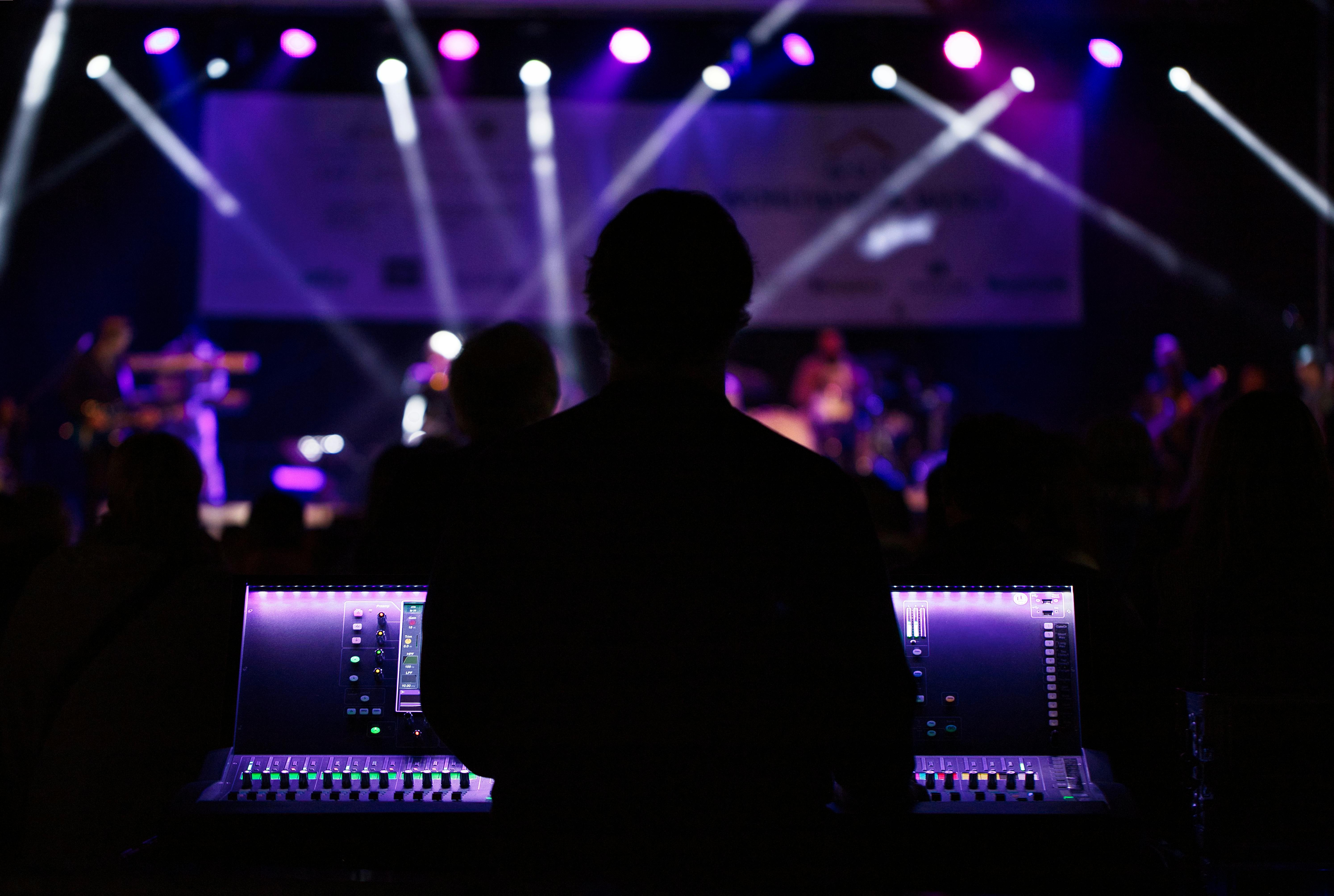 Concerto ao vivo — sonorização profissional por Mad Groove